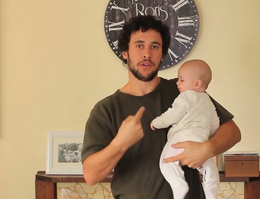 赤ちゃんの抱き方17種類を独自のネーミングで紹介するパパ 思わずwow ワウゲームニュース